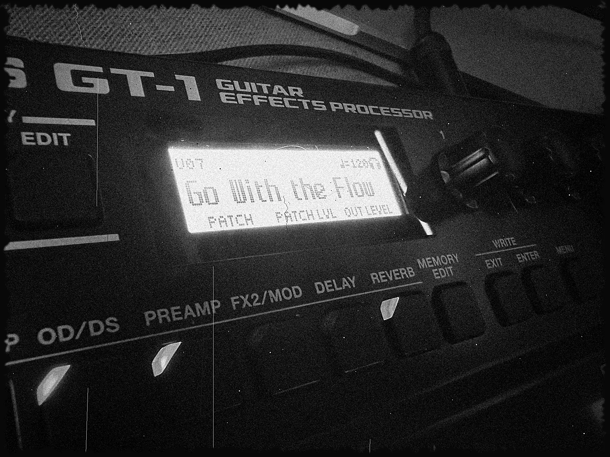 A tela da BOSS GT-1 mostrando o patch Go With the Flow